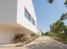 Quinta de Trancoso, farm stay in Carnicães