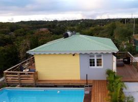 LES MULTIPLIANTS, hotel in Le Moule