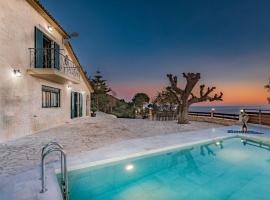 Villa Kanalos - Private Pool & Stunning Views, by ZanteWize, hotel in Kalamaki