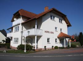 Hotel Edel, готель у місті Haibach