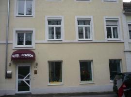 Hotel-Pension Goldene Krone, hotel en Friburgo de Brisgovia