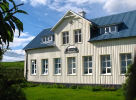 Guesthouse Húsid, bed & breakfast i Hlíðarendi