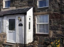 Tylwyth, cottage in Waenfawr