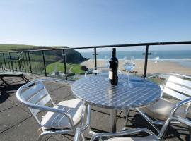 Clifton Court Apt 15 with Indoor Heated Pool, hotel in Croyde