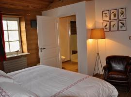 Chambre d'Hôtes La Maisonnette โรงแรมในÉtusson