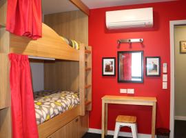 Adventure Q2 Hostel โฮสเทลในควีนส์ทาวน์