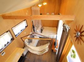 Tiny House Hotel Moritabby، فندق في ياماناكاكو