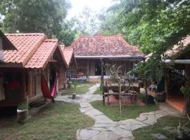 VH Surf Camp