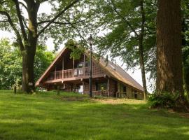 Pantglas Hall Holiday Lodges and Leisure Club, hotel cerca de Castillo de Dryslwyn, Carmarthen