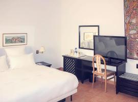 HOTEL LE CHARI, hotel v destinaci NʼDjamena