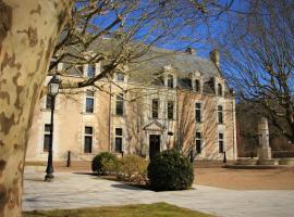 Château de la Menaudière, hotel em Chissay-en-Touraine