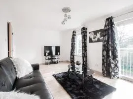 Orange Town House - Shaw Road, Only 6 Minutes to City Centre