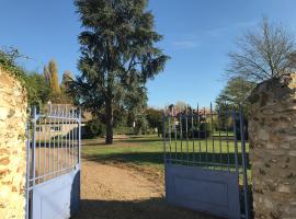 La Bergerie du Domaine des Buissonnets, hotel com estacionamento em Écardenville-sur-Eure