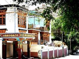 Youthok Guest House, bed and breakfast en Leh