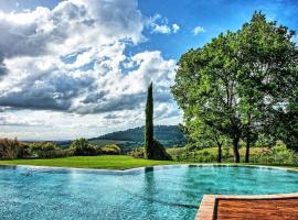 Villa Petrognano by PosarelliVillas, hotel com piscinas em SantʼAppiano