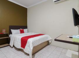 RedDoorz near Cikampek Mall Karawang, hotel in Karawang