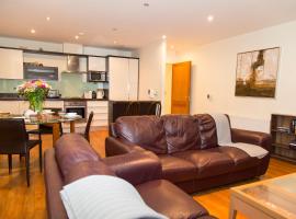 City 3 Bedroom Ensuited apartment with parking, apartment in Dublin