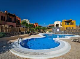 Amazing Villa with garden, Hotel mit Pools in San Miguel de Abona