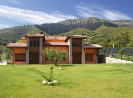 APARTAMENTOS CAMINO SANTO TORIBIO, hotel blizu znamenitosti samostan Santo Toribio de Liebana, Mieses