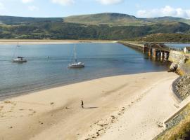 92 Barmouth Bay Holiday Park, area glamping di Llanddwywe