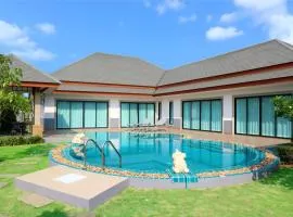 Baan Dusit Pattaya lake