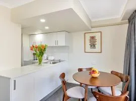 City apartment at College St