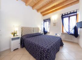 B&B King, hotel near Stazione Verona Porta Vescovo, Verona