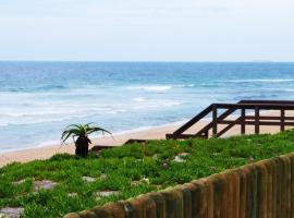 Ansteys Beach Self Catering Apartments, golf hotel in Durban