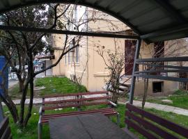 Батуми, 4-х комнатная у моря, hotel a Batumi