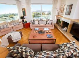 Athens luxurious apartment - sea view!、アテネのホテル