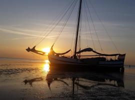 tjalkjacht pelikaan enkhuizen, hotell nära Enkhuizen tågstation, Enkhuizen