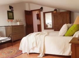 APARTAMENTO 1 CASA RURAL EL SAUCE. A 2,5 KM DE CUENCA CAPITAL，Nohales的飯店