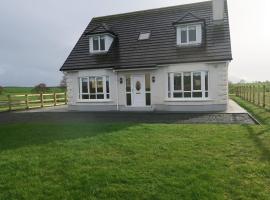 INGLEWOOD - Ballina - Crossmolina - County Mayo - Sleeps 8 - Sister property to Thistledown, Ferienhaus in Mayo