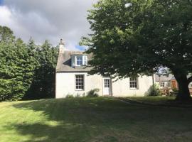Traditional Family Home in Royal Deeside, pet-friendly hotel in Aboyne