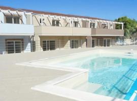 Romantica casa al mare con piscina in Sardegna, hotel v destinácii Viddalba