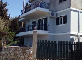 Monika Lefkada, hotel cerca de Playa Pefkoulia, Tsoukaladhes