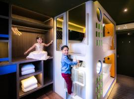 CUBE Family Boutique Capsule Hotel at Chinatown, capsule hotel in Singapore