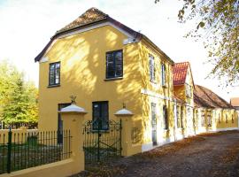 Villa Nikolaj - Historisches Pastorat, holiday home in Fehmarn