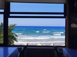 KAPLICA HOTEL on a Sandy Beach, hotel v destinaci Trikomo