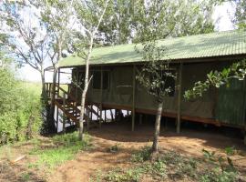 Waterlea-on-River Tented Cabins, hotel em Middelburg