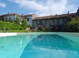 Ca' Frescòt, hotel v destinaci Casorzo
