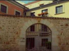 Pašapkalpošanās viesnīca Piso en el casco antiguo pilsētā Samora