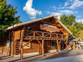 Bear Country Cabin #3, hotel v destinaci Saint Charles