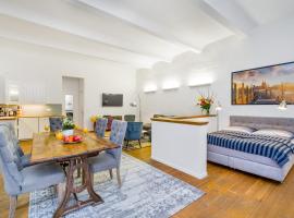 The Melchior, Luxury Industry Loft in Mitte, group & family friendly, 2 bath rooms, big dining table, ideal for 4 - 6 Guests