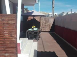 Lisbon Beach Apartments 1, hotel i Costa de Caparica
