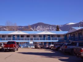 Skimmerhorn Inn, motel en Creston