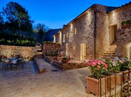 Relais La Costa Historical Residence: Monteriggioni'de bir otel