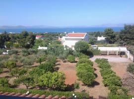 Adam's Farm Loft - Airport shuttle available!, hotel v mestu Nea Makri