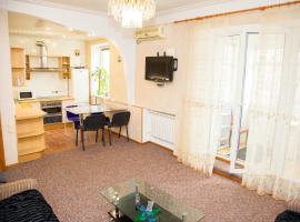 3 rooms Аpartment on Sobrny avenue 179. Centre, hotel in Port Imeni Lenina