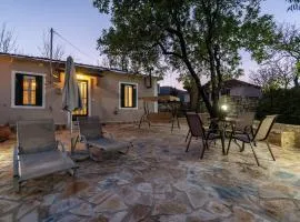 Mika's Valley View House